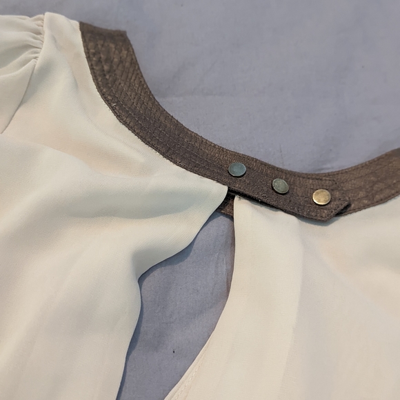 Agaci white top with leather accent. Size Small, NWT - Picture 4 of 9